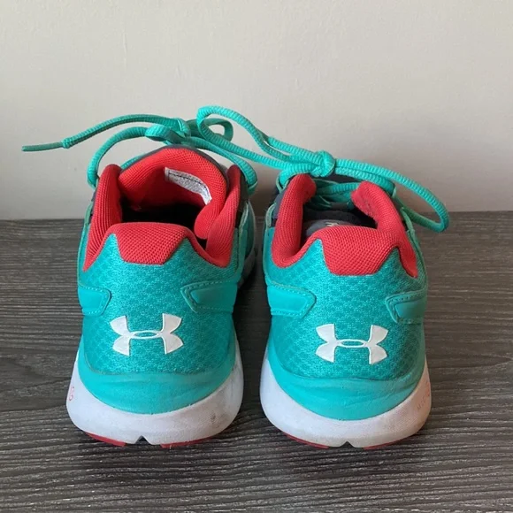 Under Armour Micro G athletic sneakers. Like new! - Picture 4 of 6
